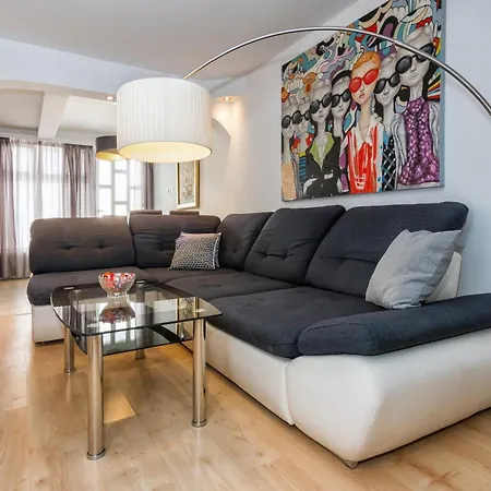 Relaxing 2bd Apartment, Ground Floor - Walk To Old Town Apartament