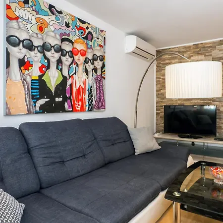 Relaxing 2bd Apartment, Ground Floor - Walk To Old Town Spalato