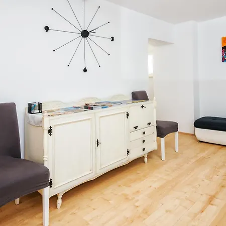 Relaxing 2bd Apartment, Ground Floor - Walk To Old Town * Spalato