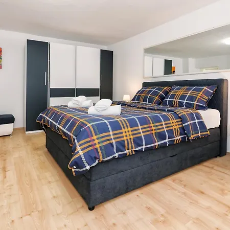Relaxing 2bd Apartment, Ground Floor - Walk To Old Town *