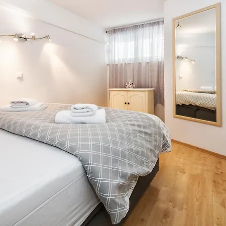 Apartment Relaxing 2bd Apartment, Ground Floor - Walk To Old Town *