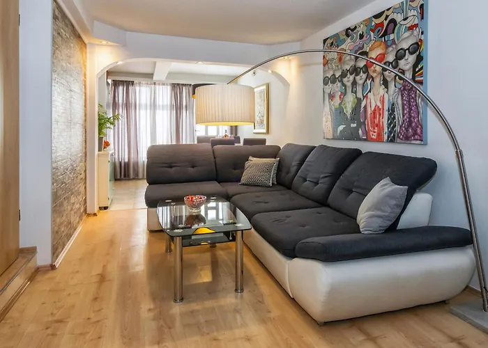 Relaxing 2bd Apartment, Ground Floor - Walk To Old Town Apartment Split