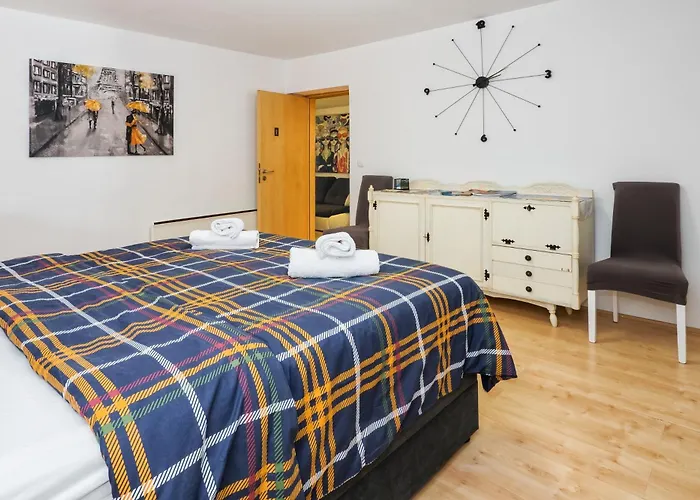 Relaxing 2bd Apartment, Ground Floor - Walk To Old Town Apartment Split