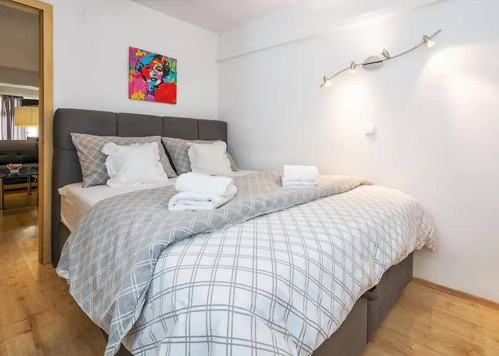 Relaxing 2bd Apartment, Ground Floor - Walk To Old Town Apartment Split