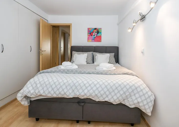 Relaxing 2bd Apartment, Ground Floor - Walk To Old Town