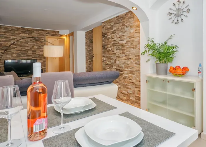 Relaxing 2bd Apartment, Ground Floor - Walk To Old Town Apartment Split